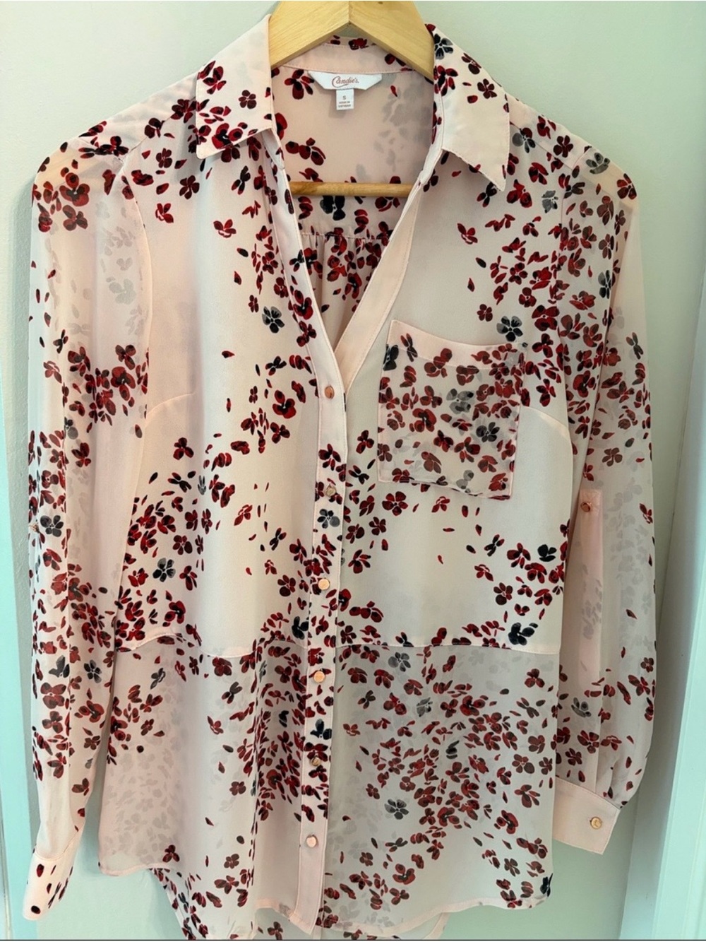 Candie’s pink floral button down blouse size small